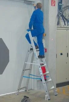 Alu Stufen Stehleiter mit 12 Stufen, Leiter fahrbar - 3