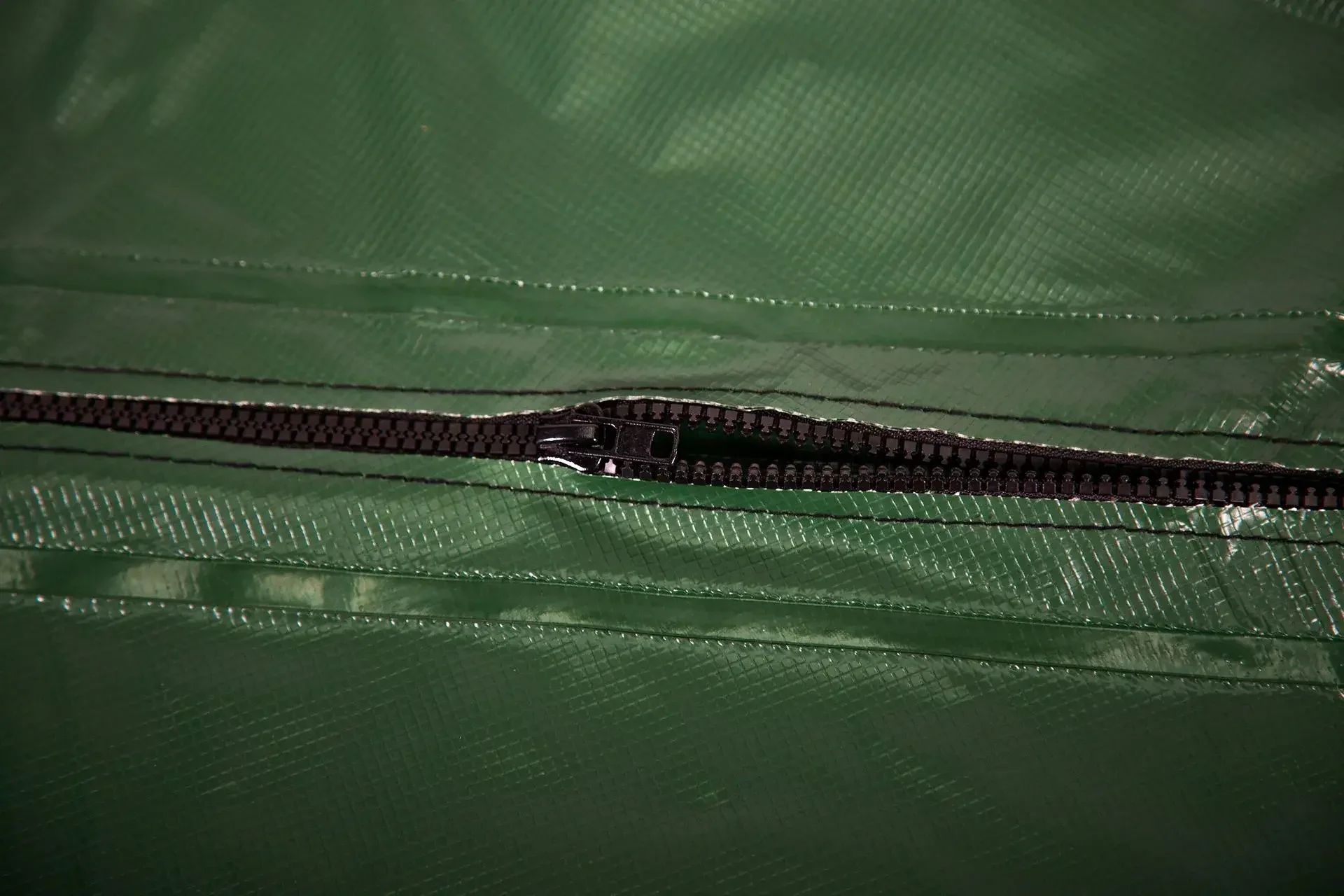 aquadrip_Baumbewässerungssack_Detail_Reißverschluss (1).webp