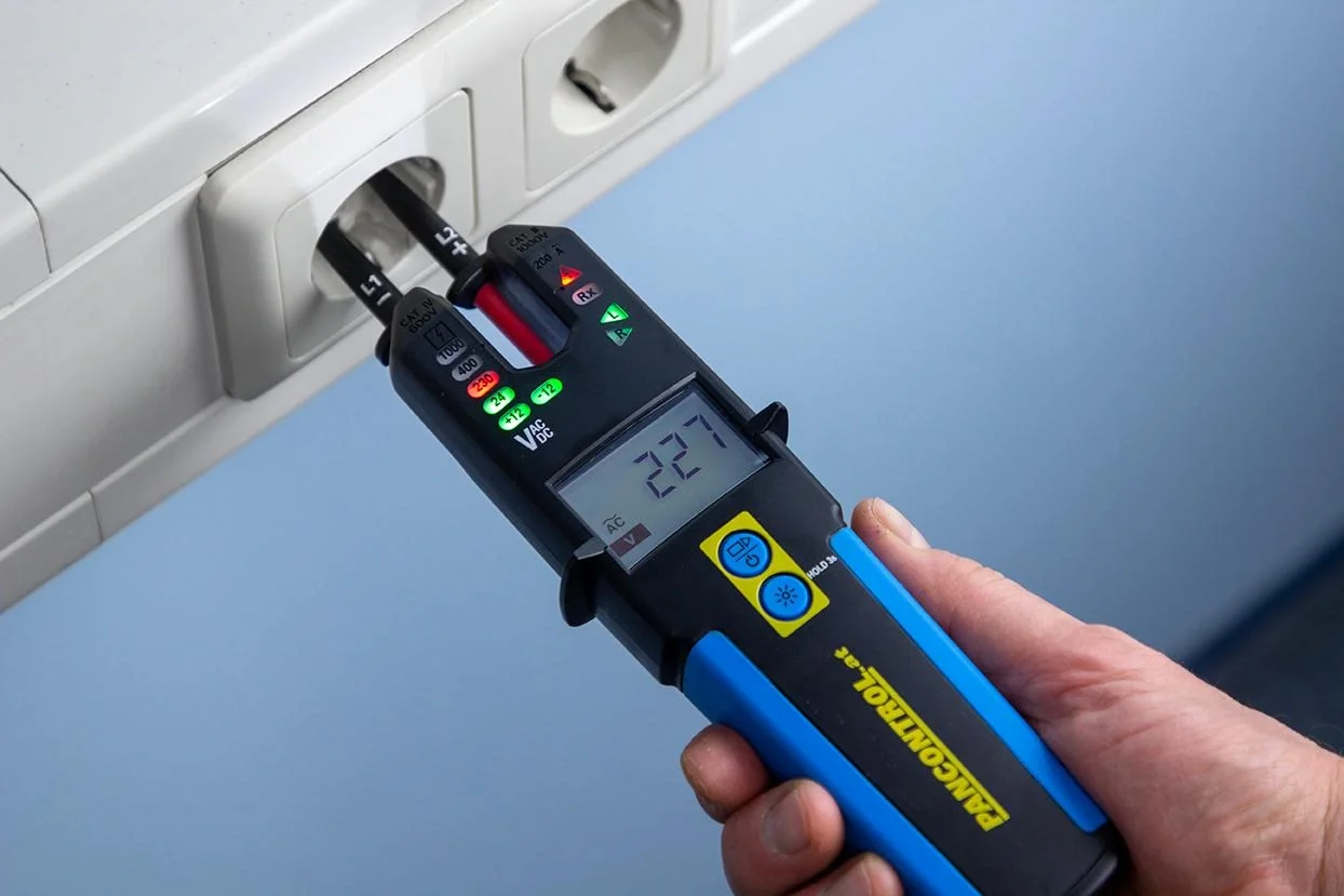 Strom- und Spannungsprüfer mit LED/LCD Anzeige, bis 1500V DC, bis 1000V AC, bis 200A AC/DC - 8