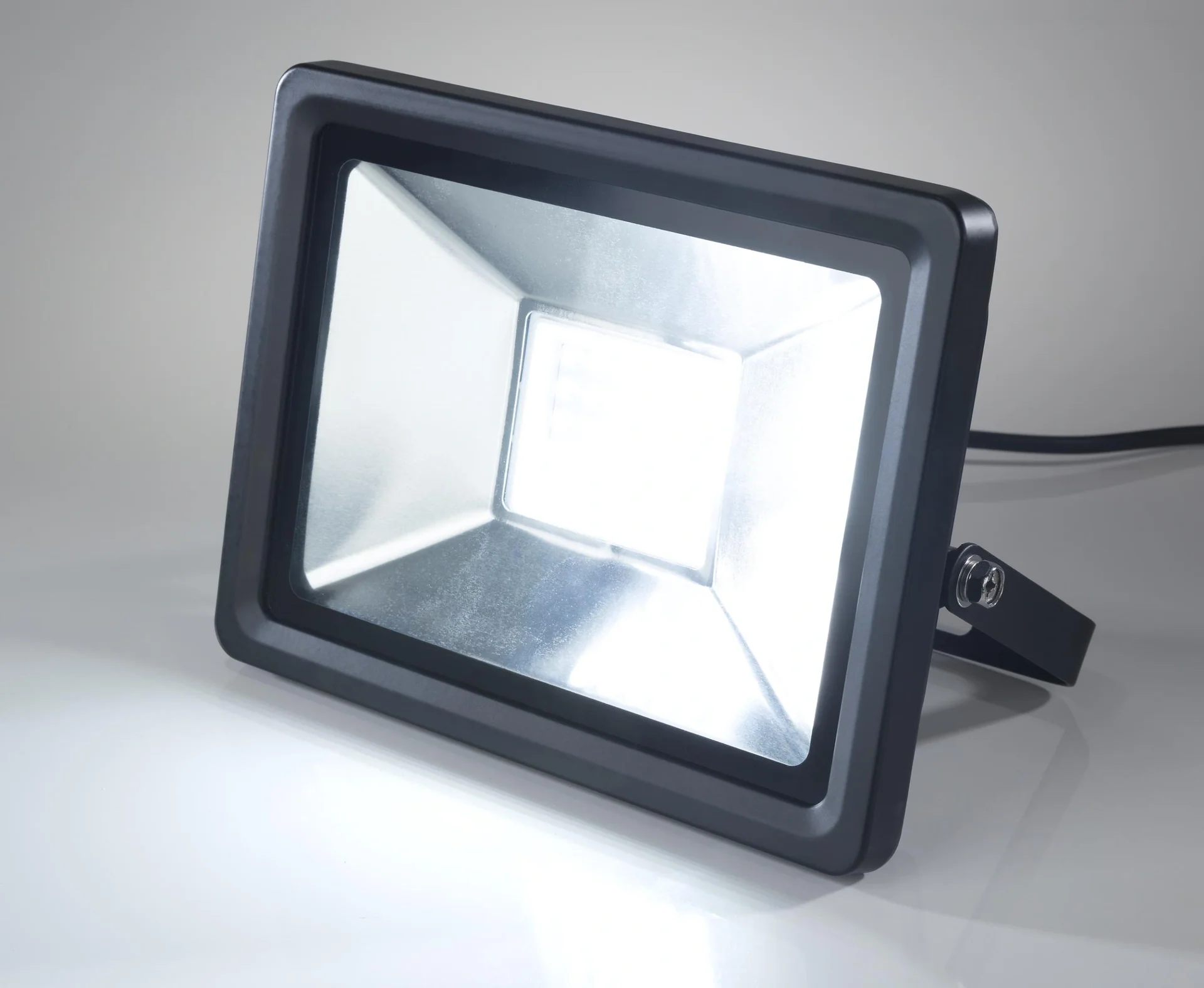 LED Fluter mit Bewegungsmelder, 30 Watt, 2400 Lumen, IP44 - 7