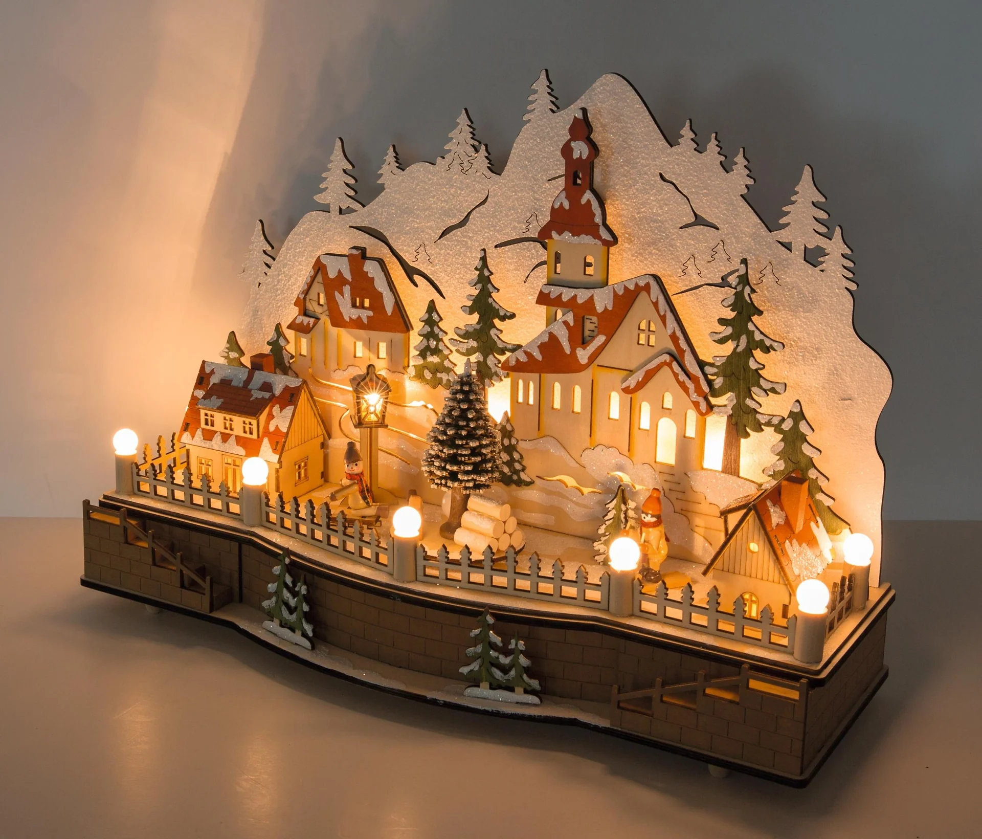 LED Holzleuchte Dorfplatz mit Spieluhr - 4