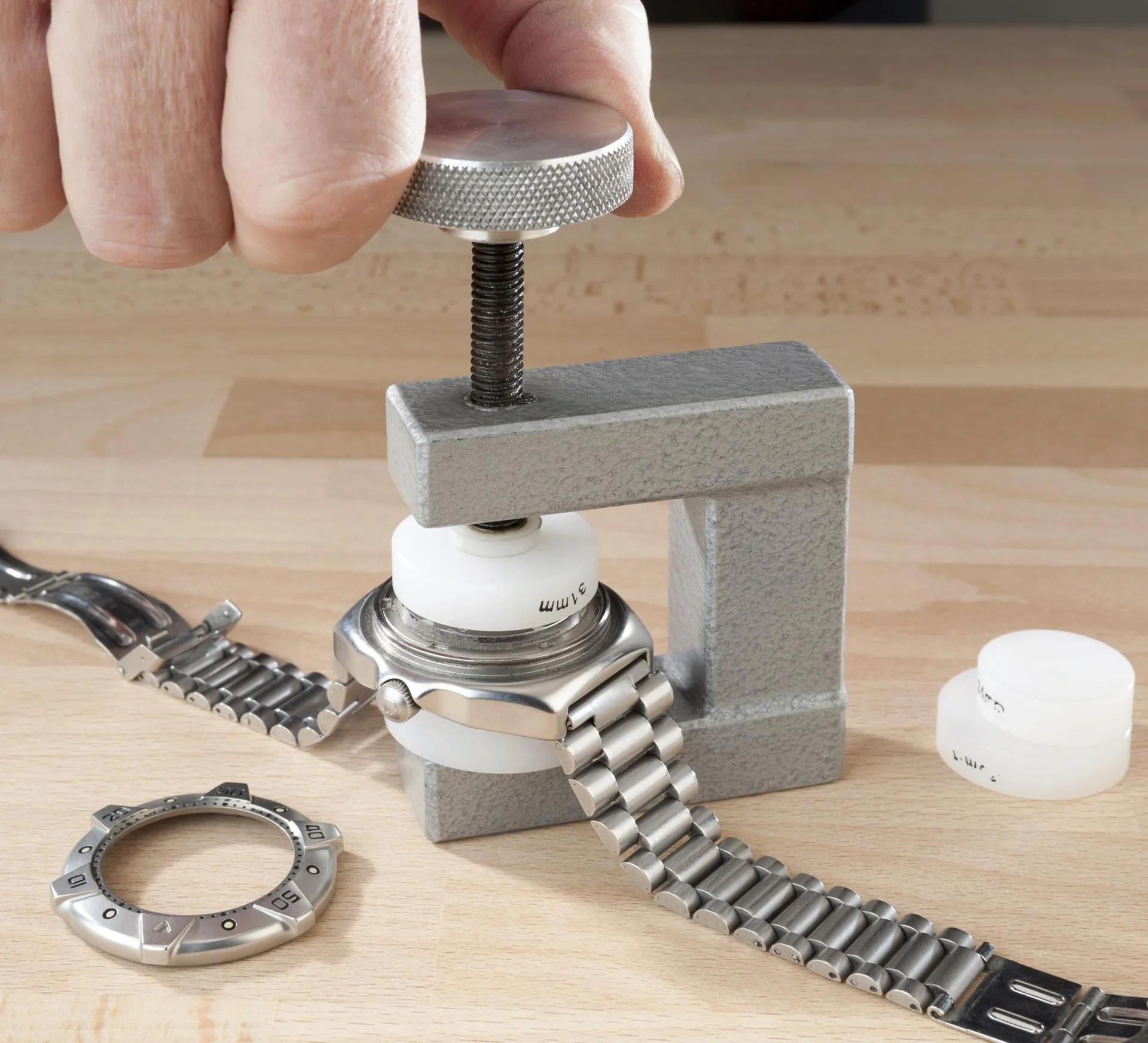 Glas- und Bodeneinsetzzwinge mit 8 Einsätzen für Uhren mit Glattglas - 3