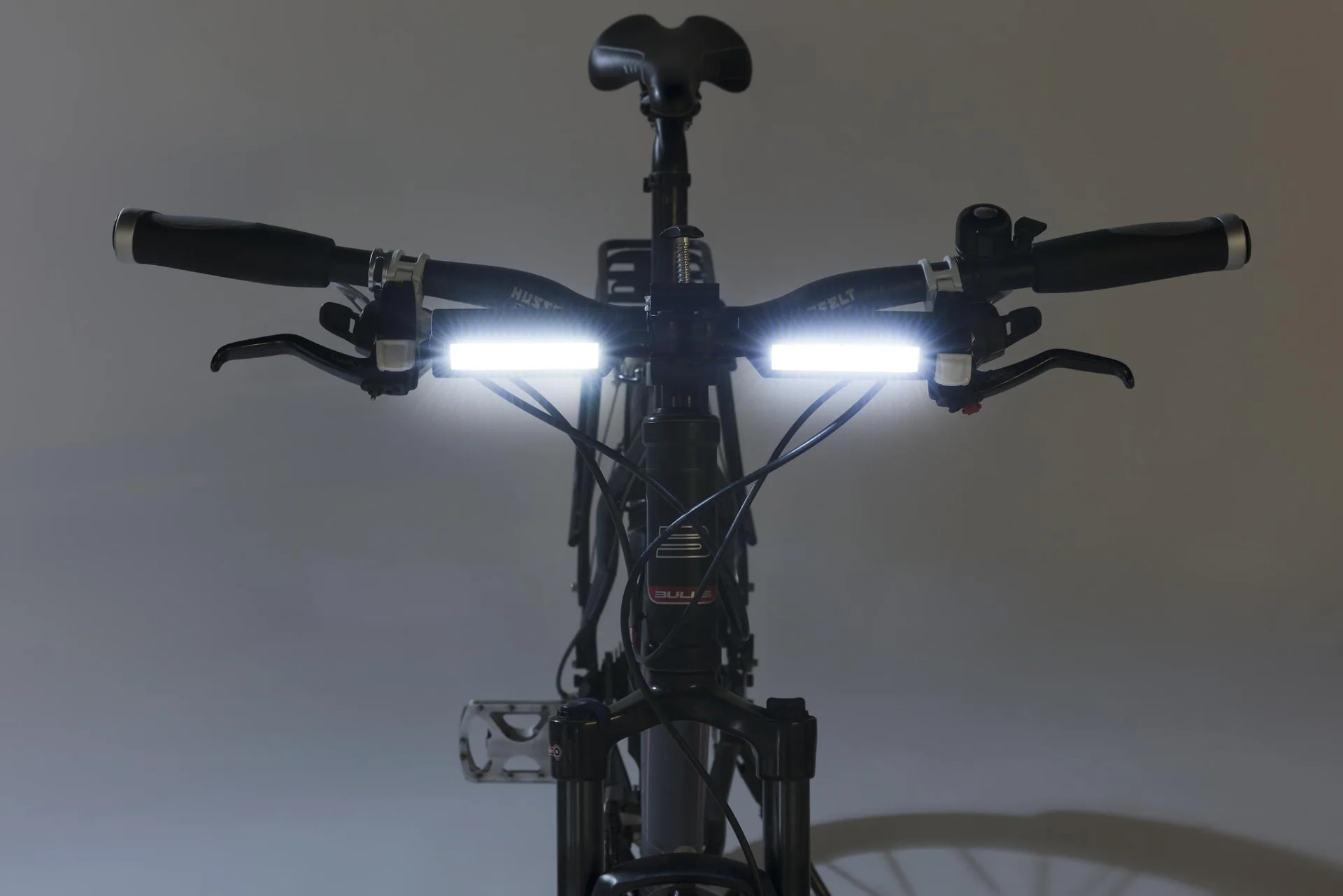 Arbeitsleuchte mit 360°-drehbarem Befestigungsclip - 2