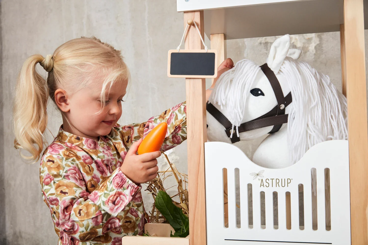 by-Astrup-Pferdestall-fuer-Hobby-Horses-455866_5.jpg
