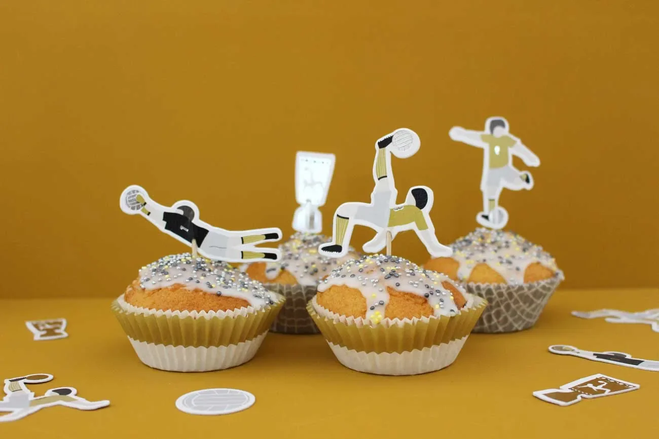 Ava-und-Yves-Geschenk-Papiertueten-Fussball-459814.jpg