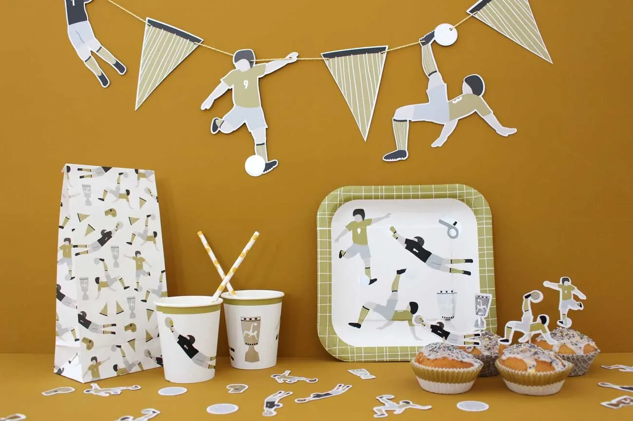 Ava-und-Yves-Geschenk-Papiertueten-Fussball-459814_1.jpg
