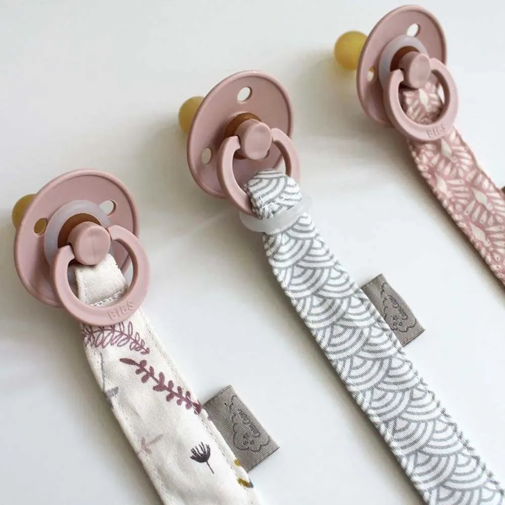 Cam-Cam-Schnullerkette-Blaetter-rosa-455366_1.jpg
