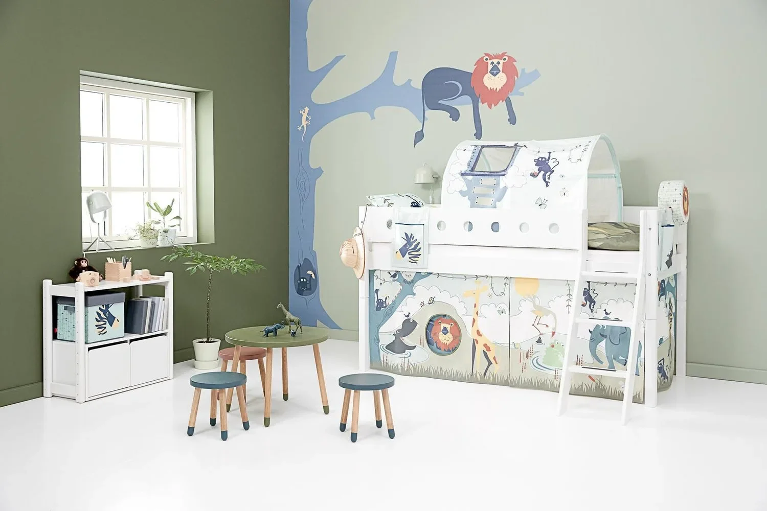 FLEXA-Halbhohes-Hochbett--Kinderbett-mit-Schraegleiter-MDF-und-Kiefer--90x200-cm--Absturzsicherung-99930809_5.jpg