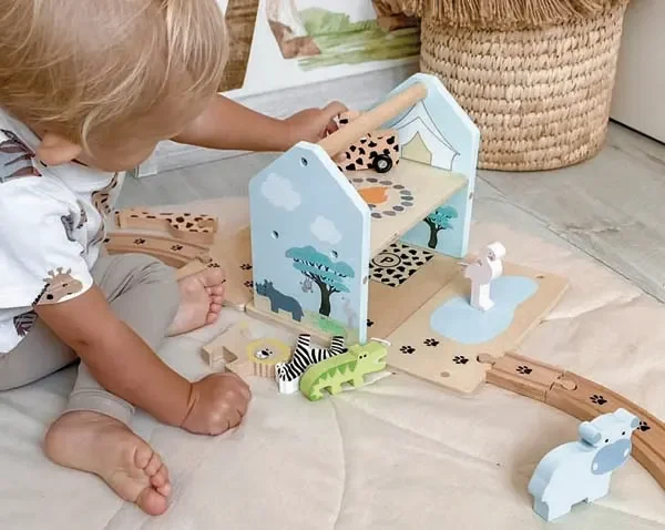 Jabadabado-Kinderspielzeug--Holzspielzeug-Spielbahnset-Go-on-Safari-99925139_5.jpg
