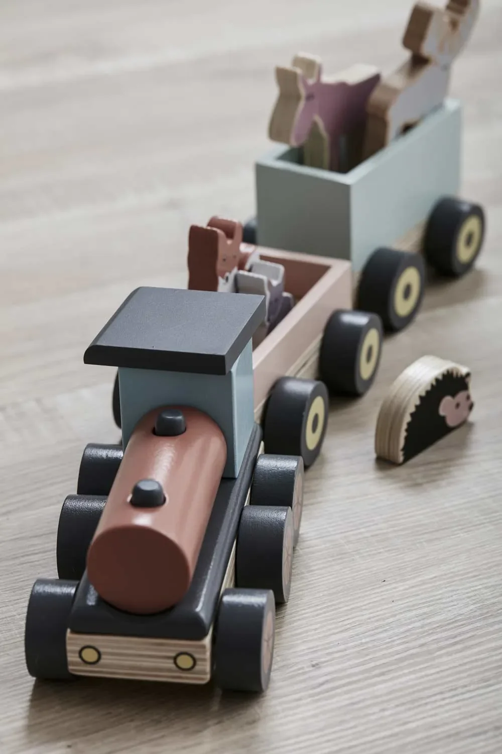 Kids-Concept-Spielzeug-Zug-Holz-mit-Waldtieren-466479_2.jpg
