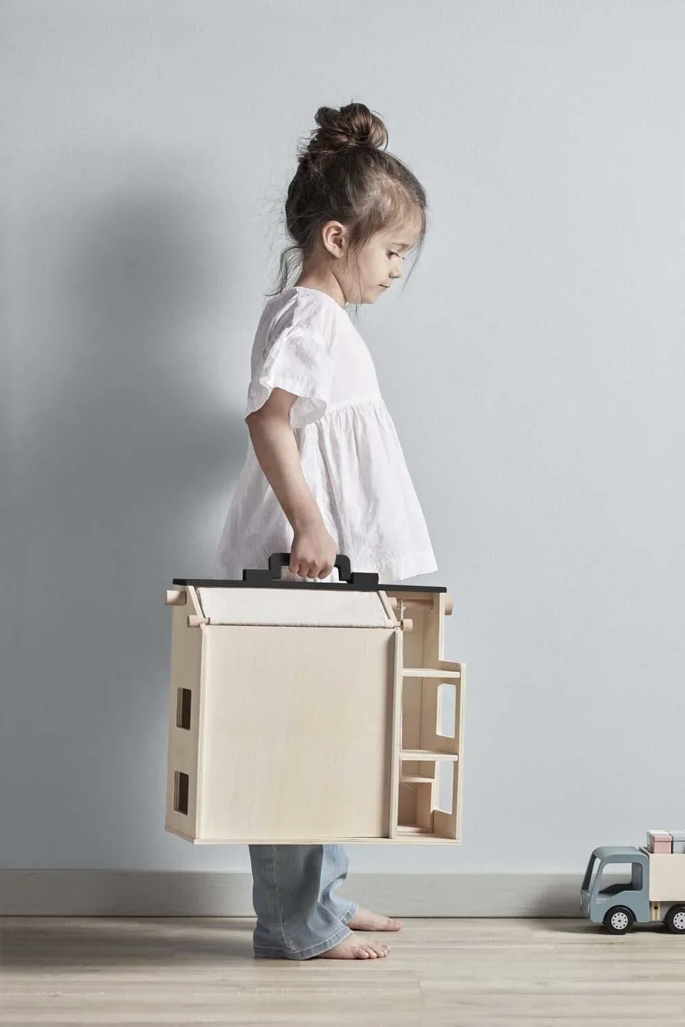Kids-Concept-Spielzeug-Puppenhaus-tragbar-Holz-456118_7.jpg