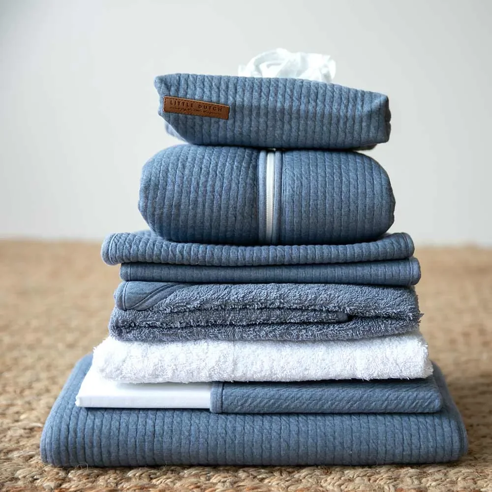 Little-Dutch-Baby-Kuscheldecke-uni-blau--Pure-Blue--458076_6.jpg