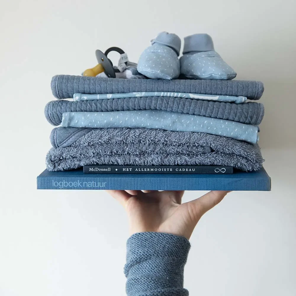 Little-Dutch-Baby-Kuscheldecke-uni-blau--Pure-Blue--458076_7.jpg
