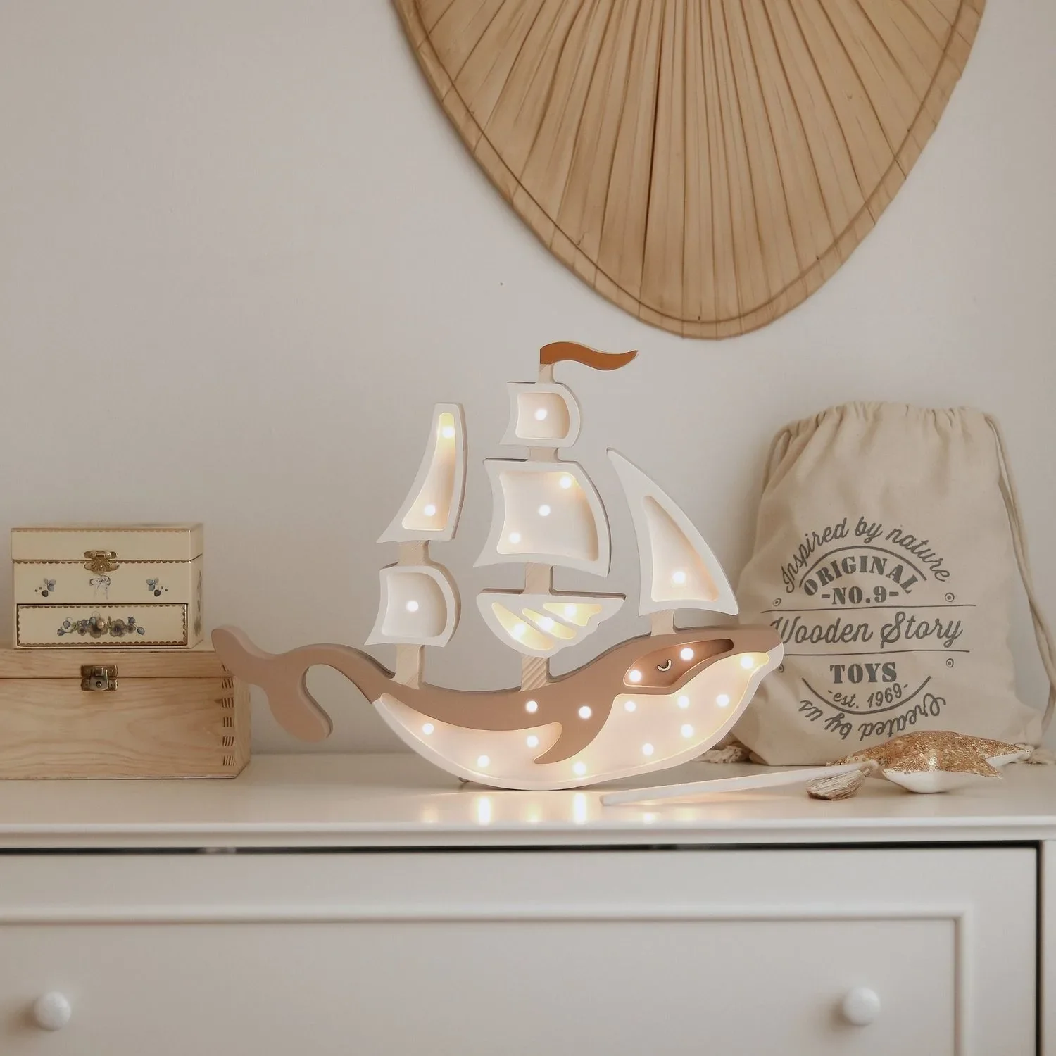 Little-Lights-Nachtlicht-Kinder--Nachtlampe-Walfischschiff-100--Kiefernholz-natur-99924071_6.jpg