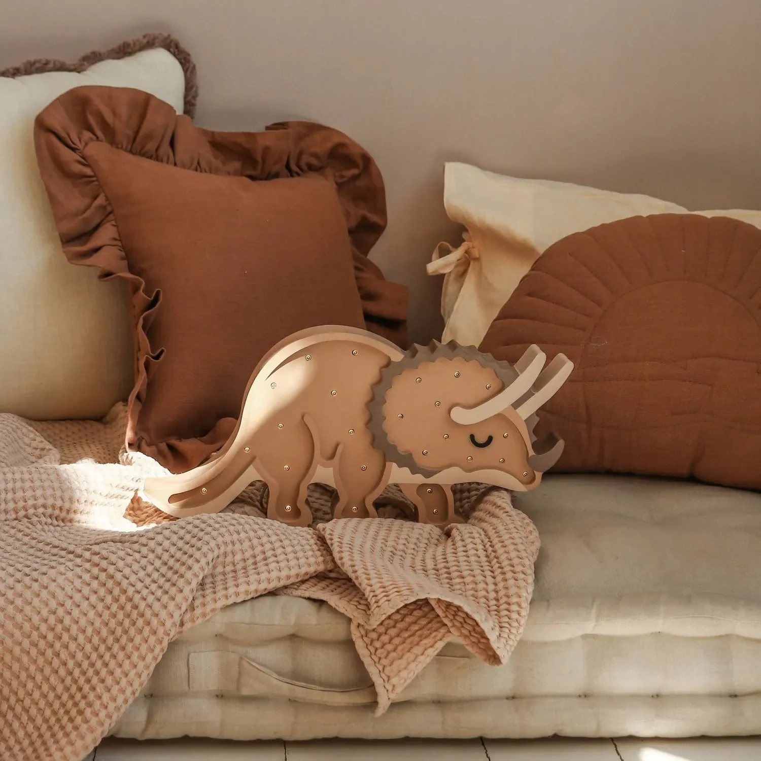 Little-Lights-Nachtlicht-Kinder--Nachtlampe-Triceratops-Dinosaurier-100--Kiefernholz-natur-99924039_9.jpg