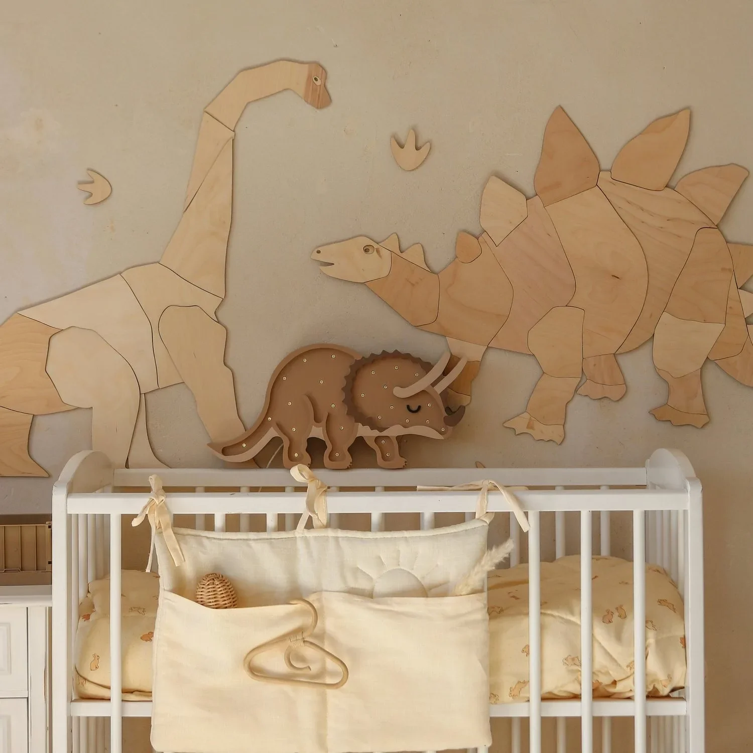 Little-Lights-Nachtlicht-Kinder--Nachtlampe-Triceratops-Dinosaurier-100--Kiefernholz-natur-99924039_10.jpg