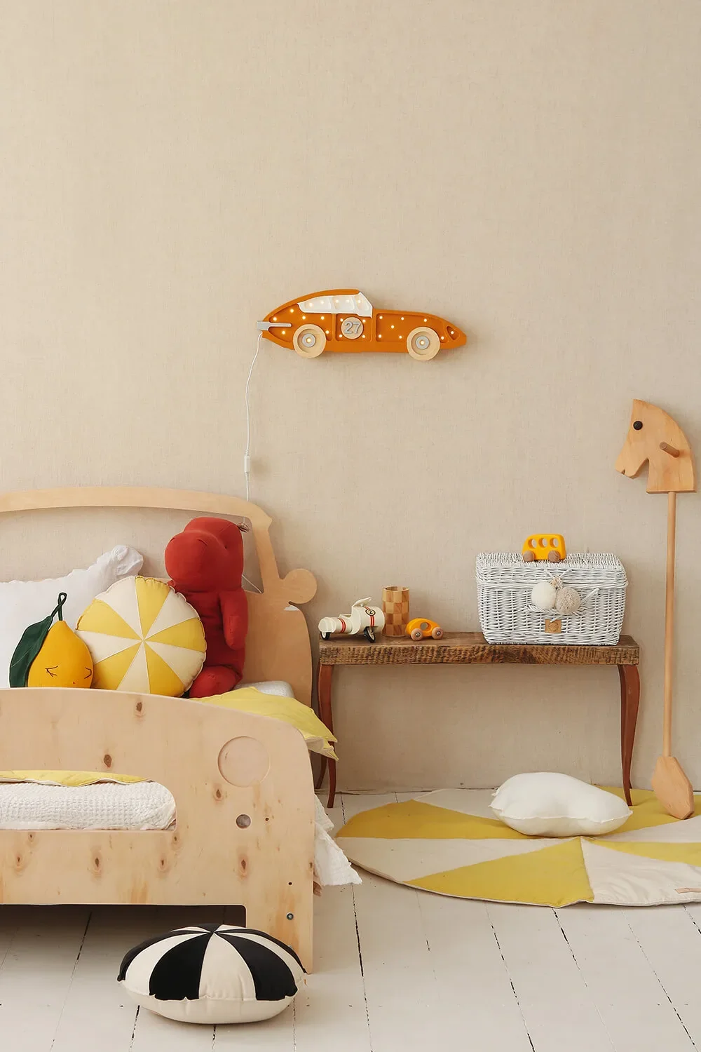 little-lights-Led-Deko-Kinderlampe-Rennwagen-senfgelb-465360_4.jpg