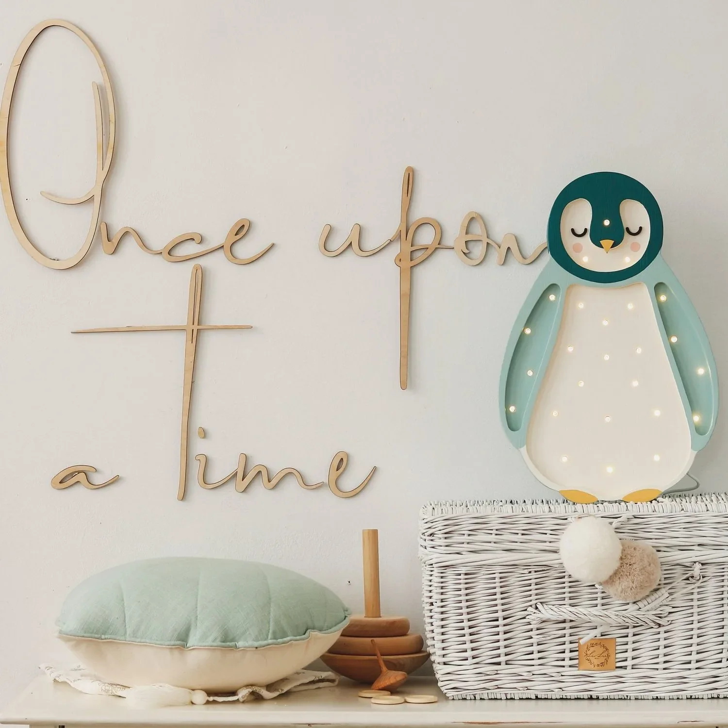 Little-Lights-Nachtlicht-Kinder--Nachtlampe-Pinguin-100--Kiefernholz-natur-99924027_4.jpg