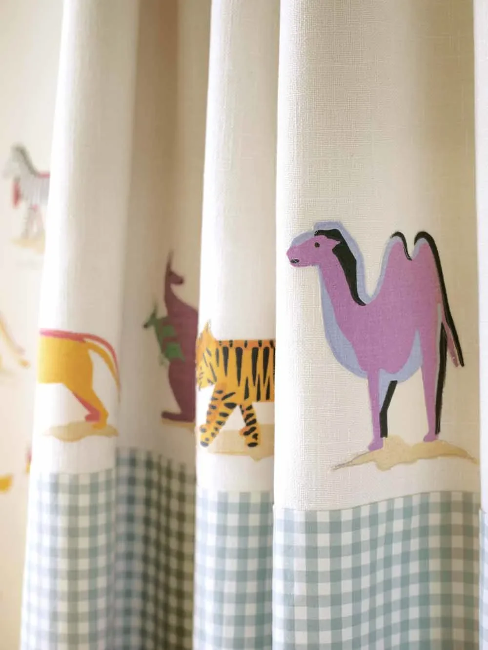 Little-Sanderson-Abracazoo-Motivstoff-Safari-Tiere-aqua-lila-orange-465005_3.jpg