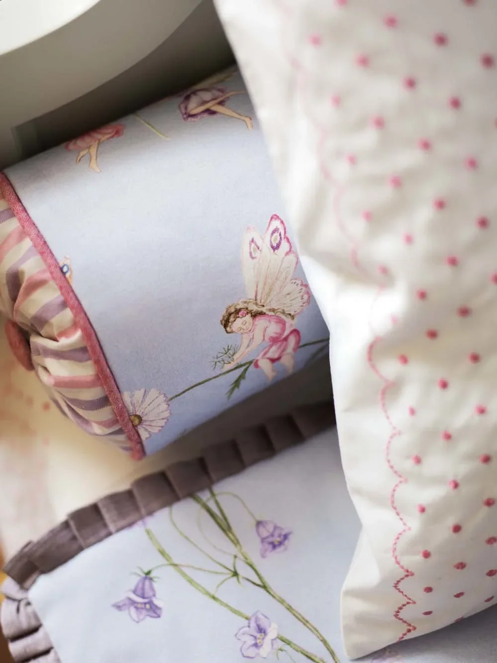 Little-Sanderson-Abracazoo-Motivstoff-Feen-Garten-creme-lila-pink-466730_2.jpg