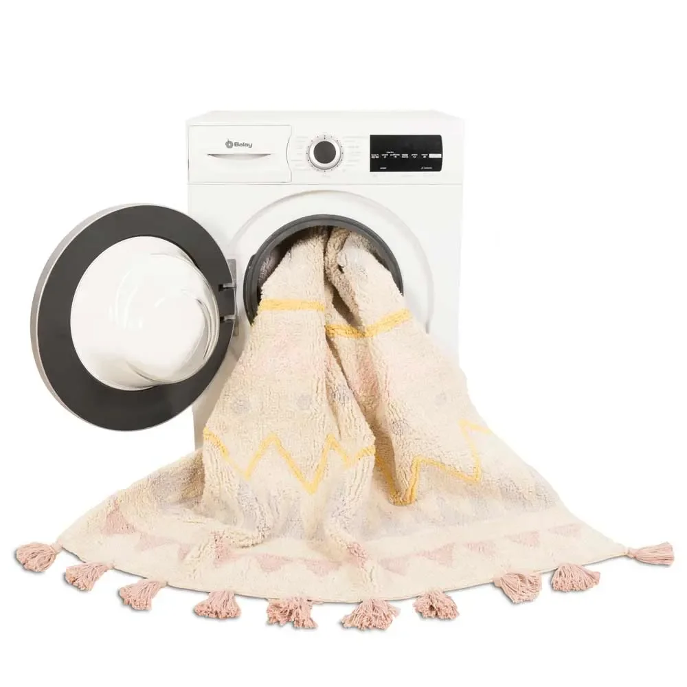 Lorena-Canals-Teppich-Azteken-Muster-natur-rosa-457245_2.jpg