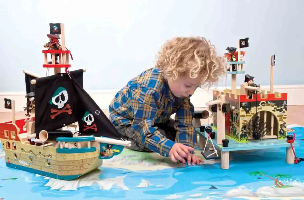 Le-Toy-Van-Piratenschiff-Barbarossa-458925_2.jpg