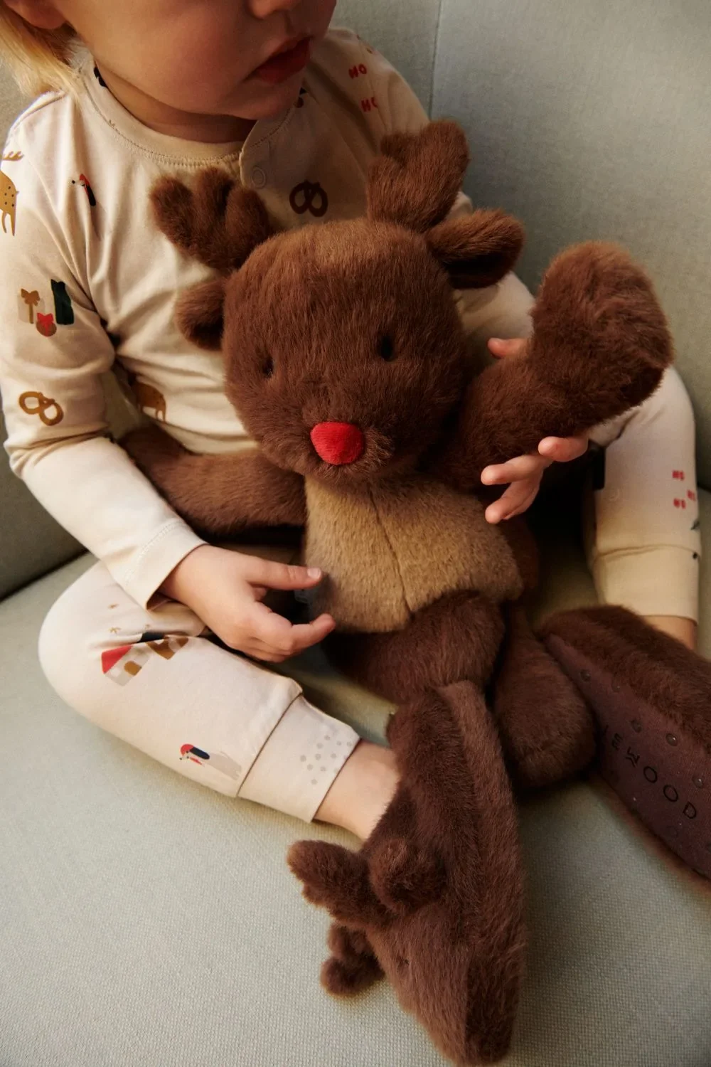 Liewood-Rentier-Plueschtier--Kuscheltier-Reh--Weihnachtsteddy-Berto-99932796_4.jpg
