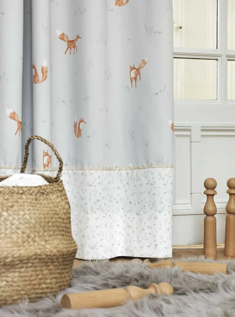 Casadeco-My-Little-World-Stoff-Fuechse-braun-auf-hellblau-455889_3.jpg