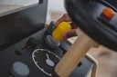 Plan-Toys-Spielzeug-Automechaniker-Fahrsimulator-Holz-454933_14.jpg