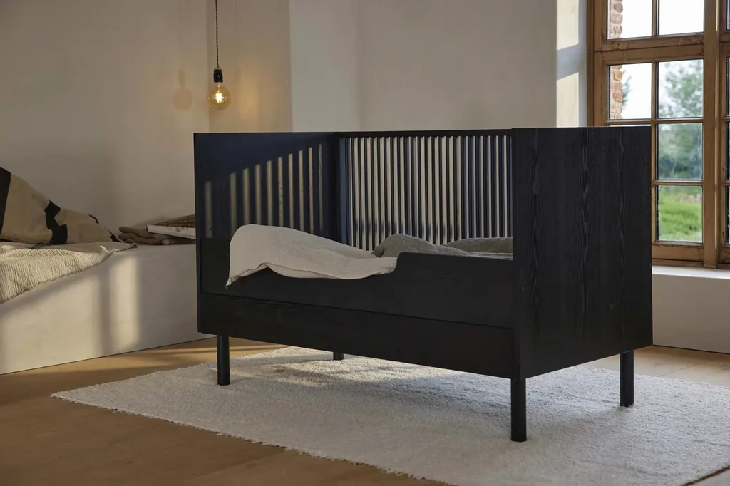 Quax-HAI-NO-KI-Rausfallschutz-fuer-Babybett-Esche-schwarz-70-x-140-461719_4.jpg