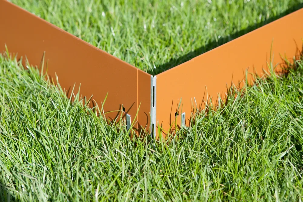 Alu-Zink-Ecke-fuer-Rasenkante-13-5cm_3.jpg