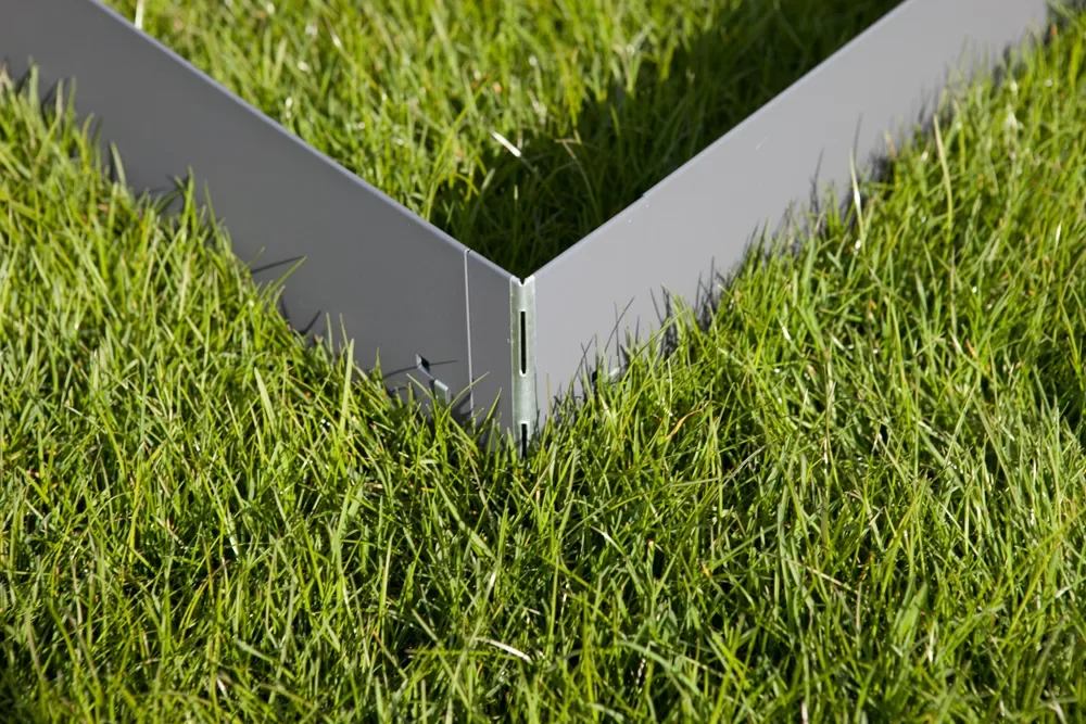 Alu-Zink-Ecke-fuer-Rasenkante-13-5cm_4.jpg
