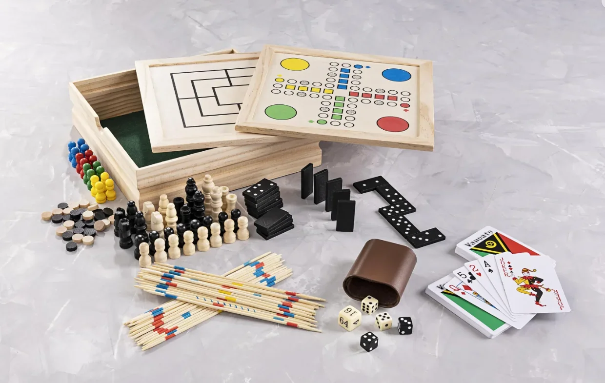 Spielesammlung in Holzbox - 1