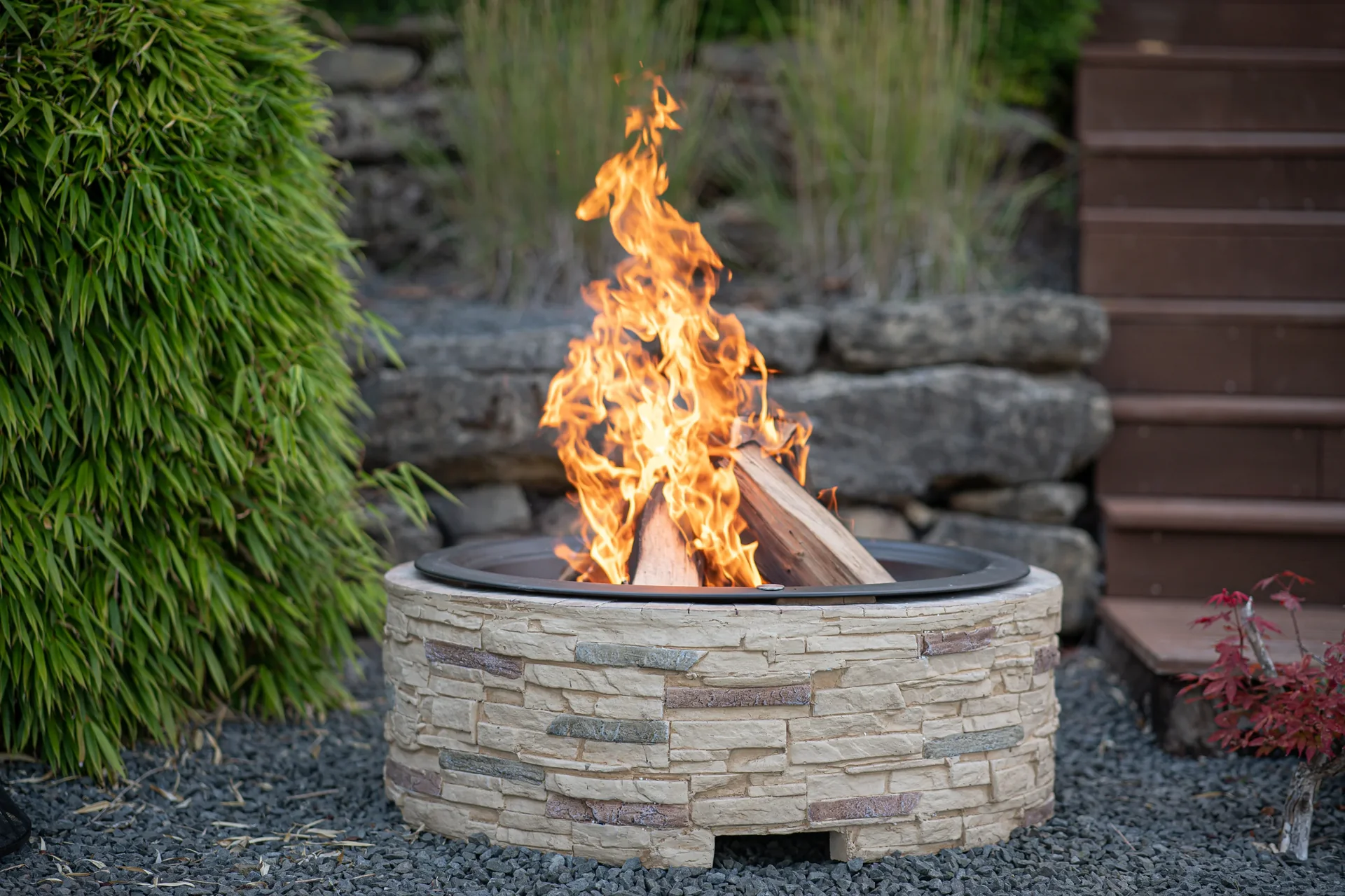 Feuerstelle Steinoptik mit Abfanggitter - 3