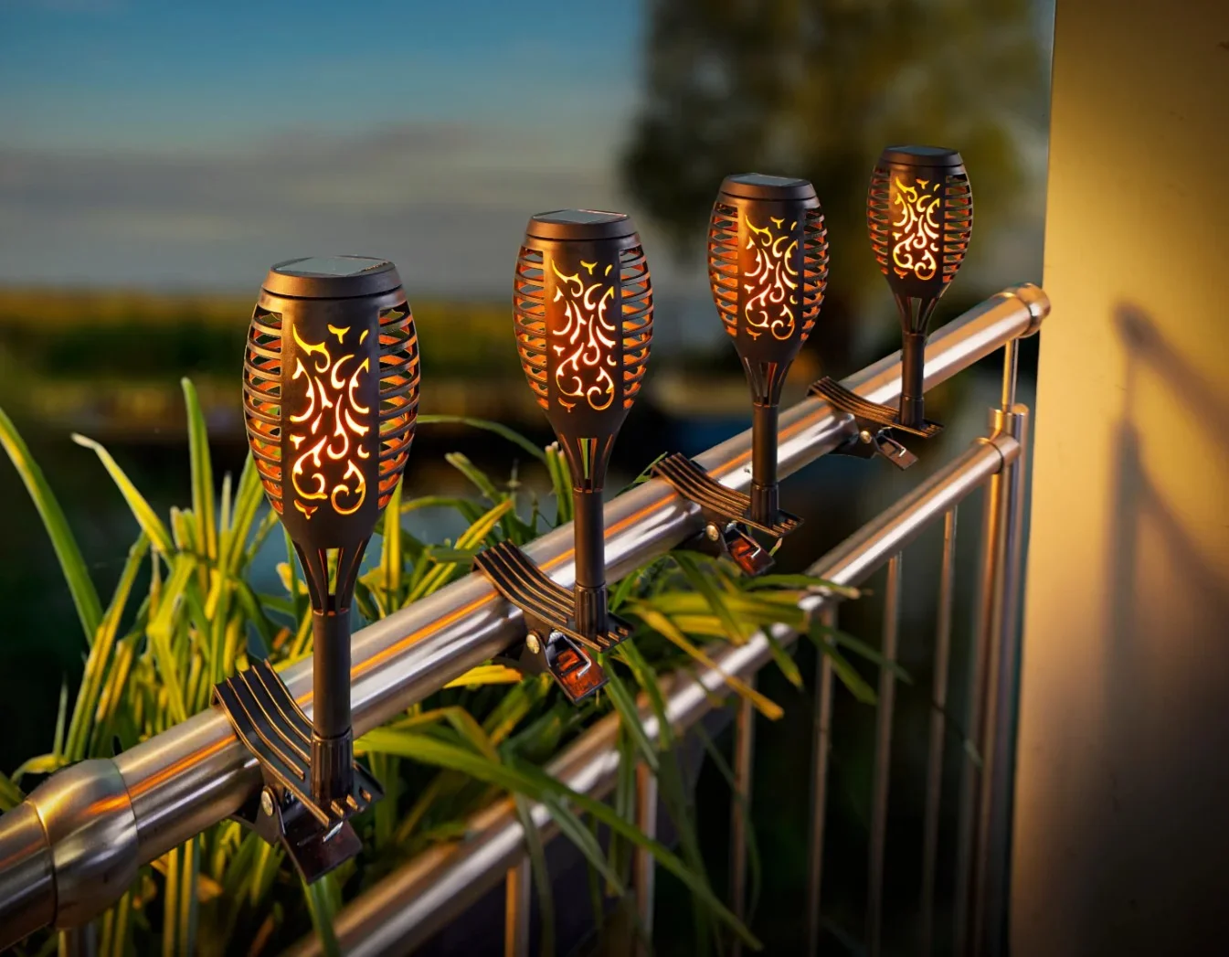 Solar-Gartenstecker "Flame" mit Befestigungshalterung, 4er-Set - 0