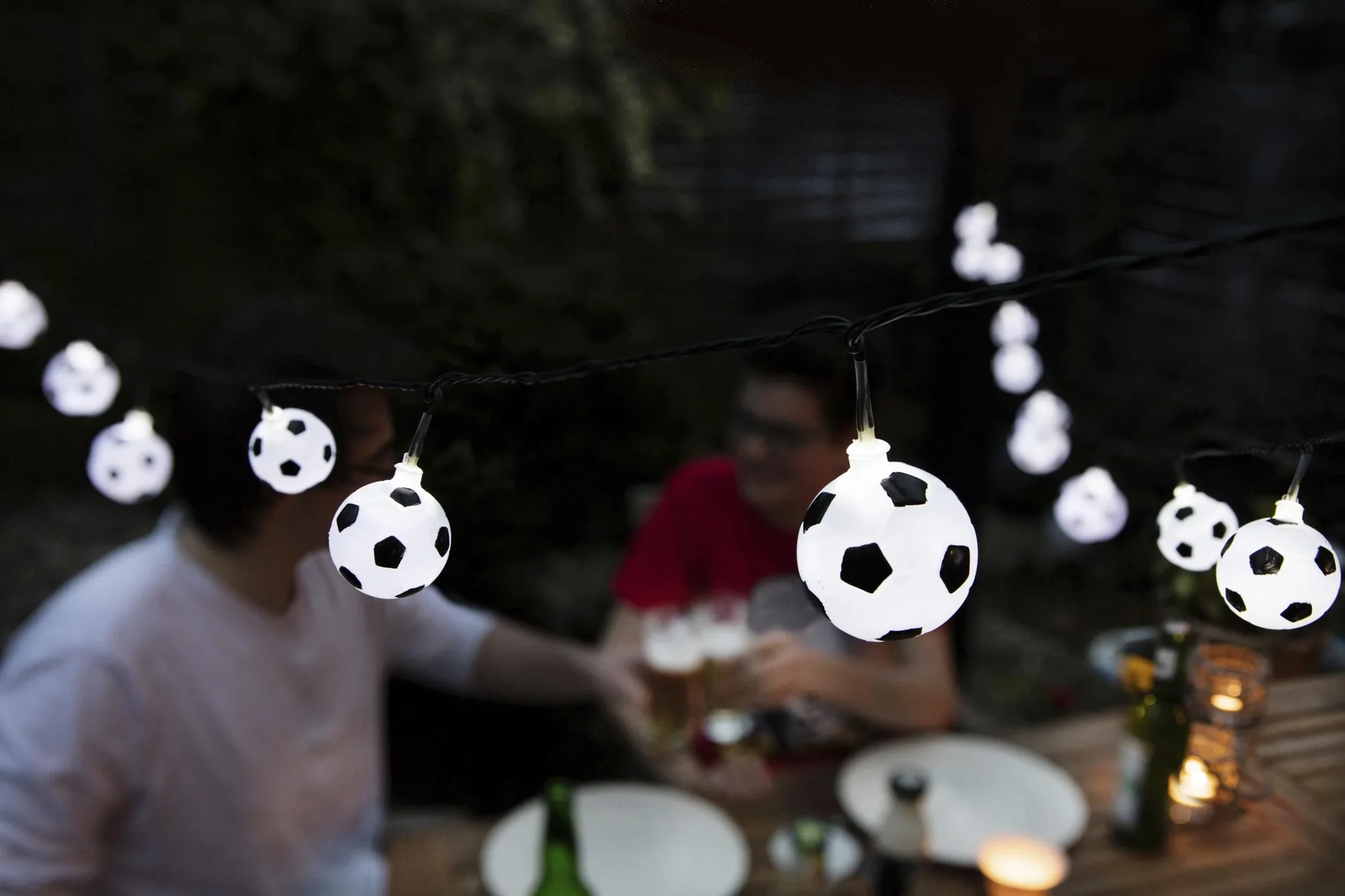 Solar Erdmännchen Figur "Miro" und LED Lichterkette mit 50 Fußbällen - 2