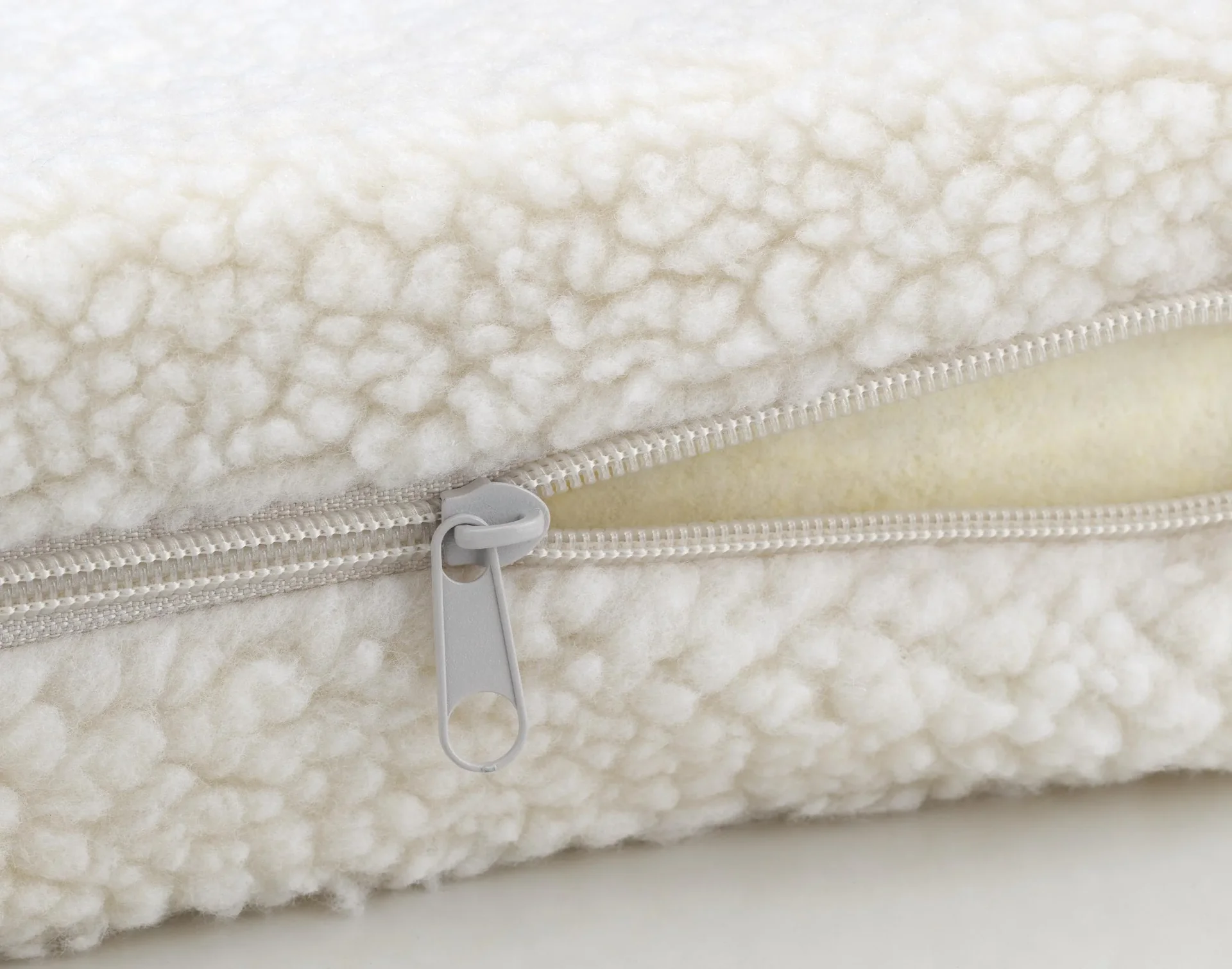 Sitz-Keilkissen in Lammfelloptik - 3