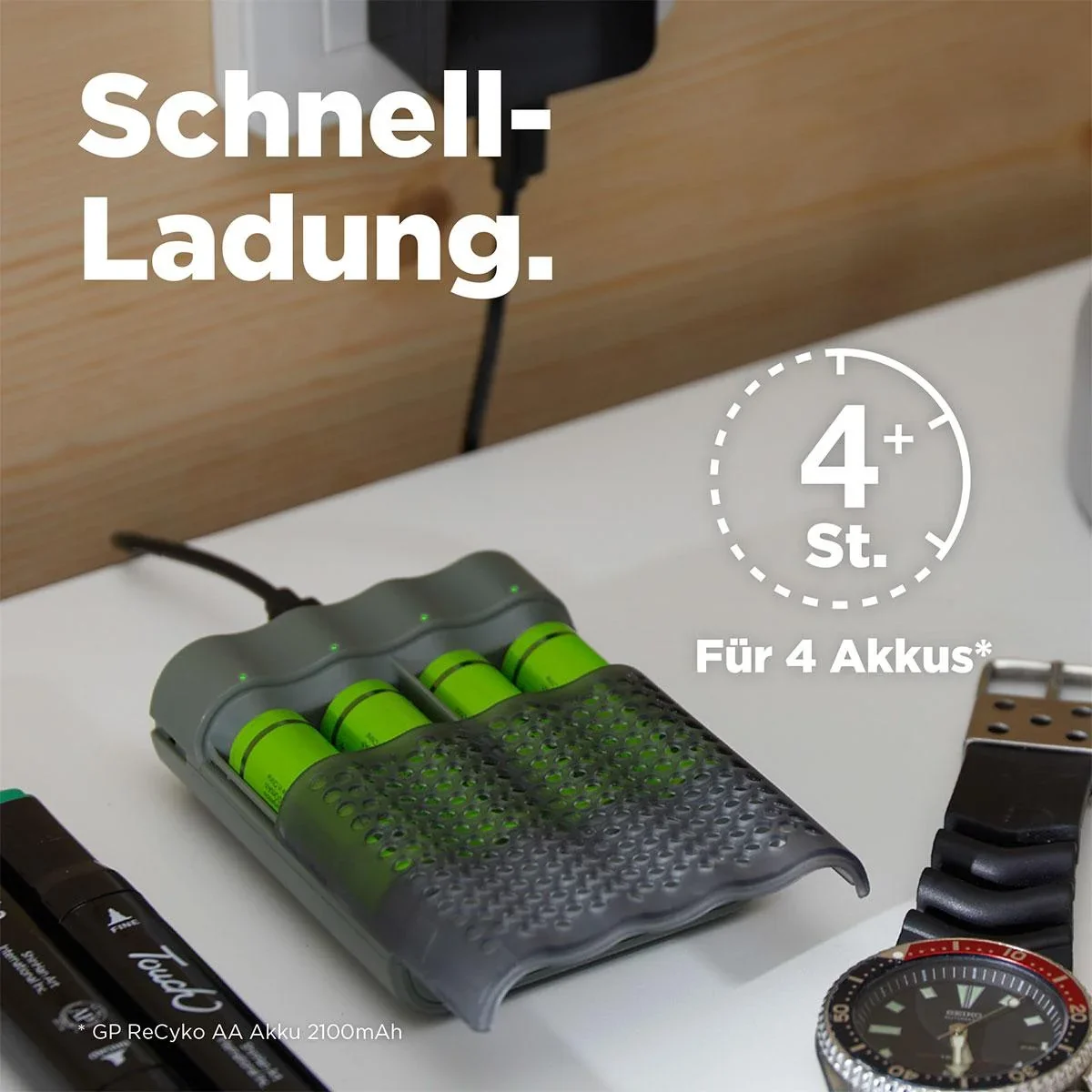 USB Schnellladeadegerät für 4 AA / AAA NiMH Akkus inklusive 4 Stück ReCyko Mignon (AA) NiMH Akkus mit 2600 mAh - 0