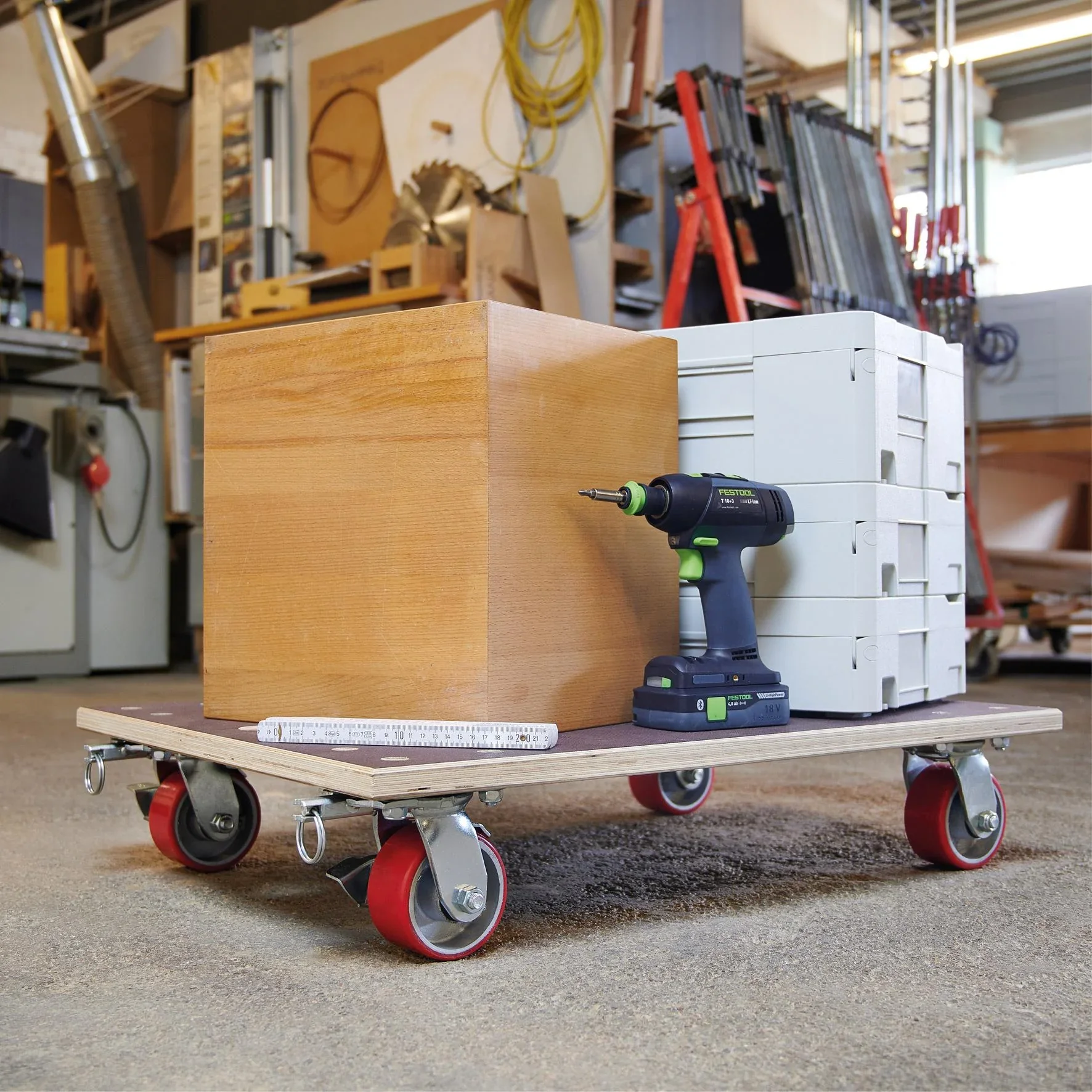 Transporthilfe MM 1348, 78 x 59 x 16 cm, harte Rollen Ø 100 mm, Rollenlager, 2 Bremsen, Platte FSC®, Tragkraft 1.000 kg - 0