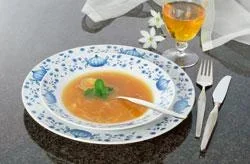 4 STCK. SUPPENTASSEN MIT UNTERTASSEN IM ZWIEBELMUSTER - 0