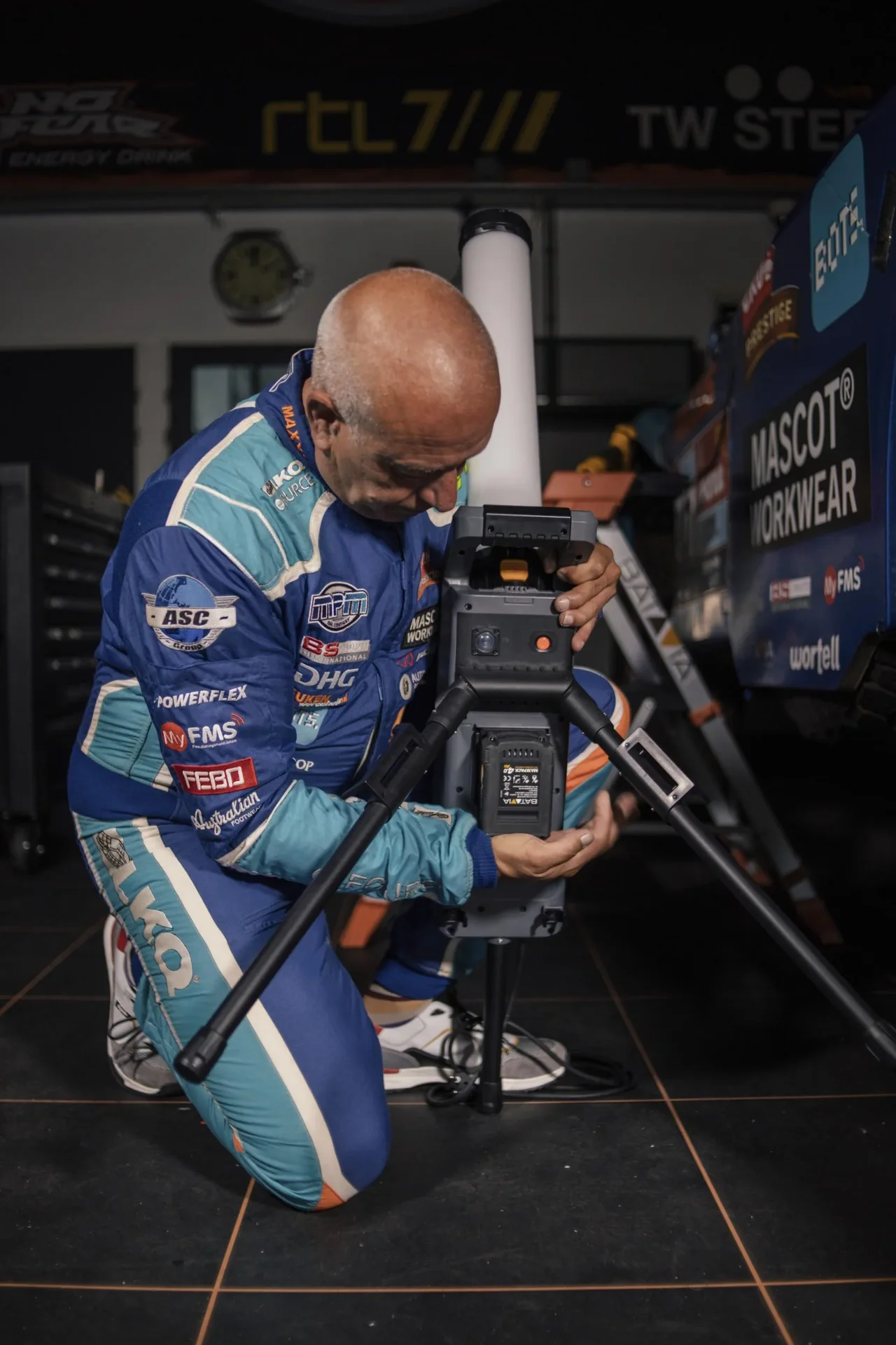 Maxxpack 18V Hybrid-LED-Arbeitsleuchte 360° mit Stativ (ohne Akku und Ladegerät) - 7