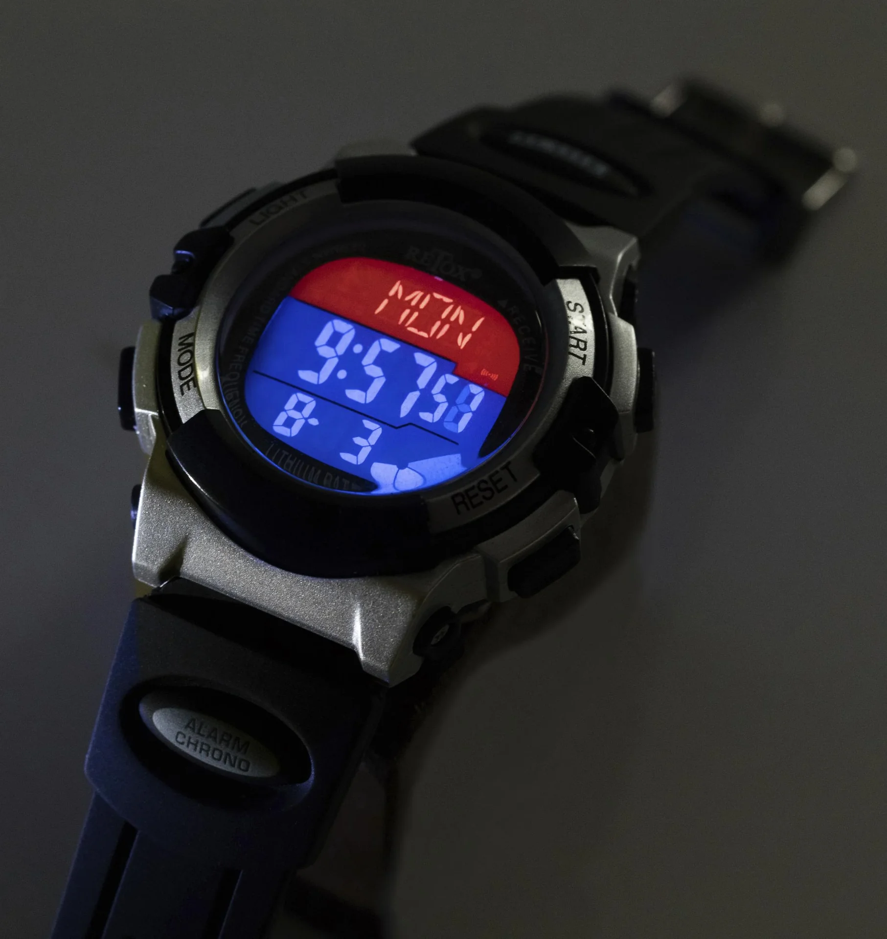 "RETOX" Funk LCD Armbanduhr mit Alarm, Stoppuhr + Datumanzeige, 3ATM - 0