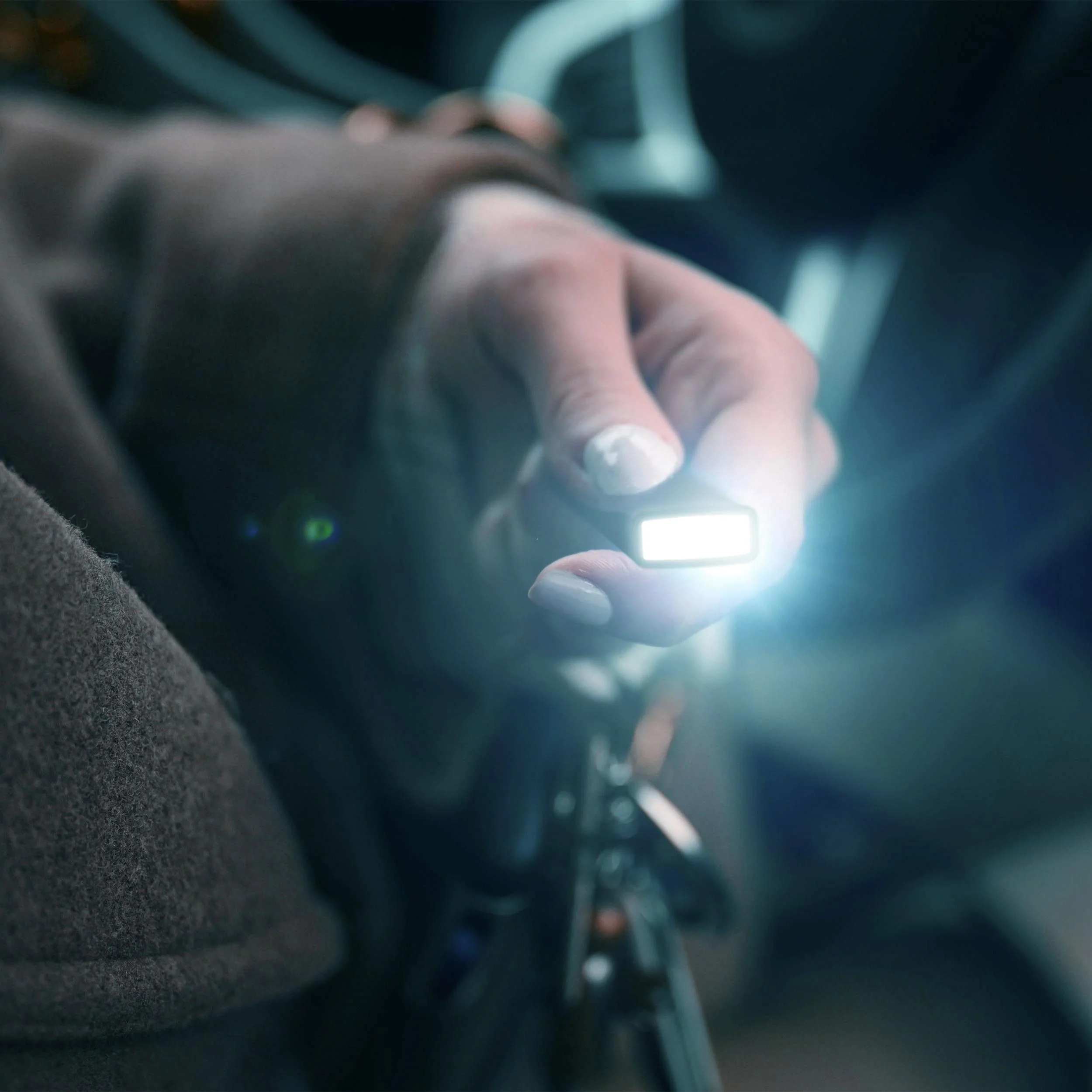 Mini LED Taschenlampe mit integriertem USB-A-Stecker, dimmbar - 2