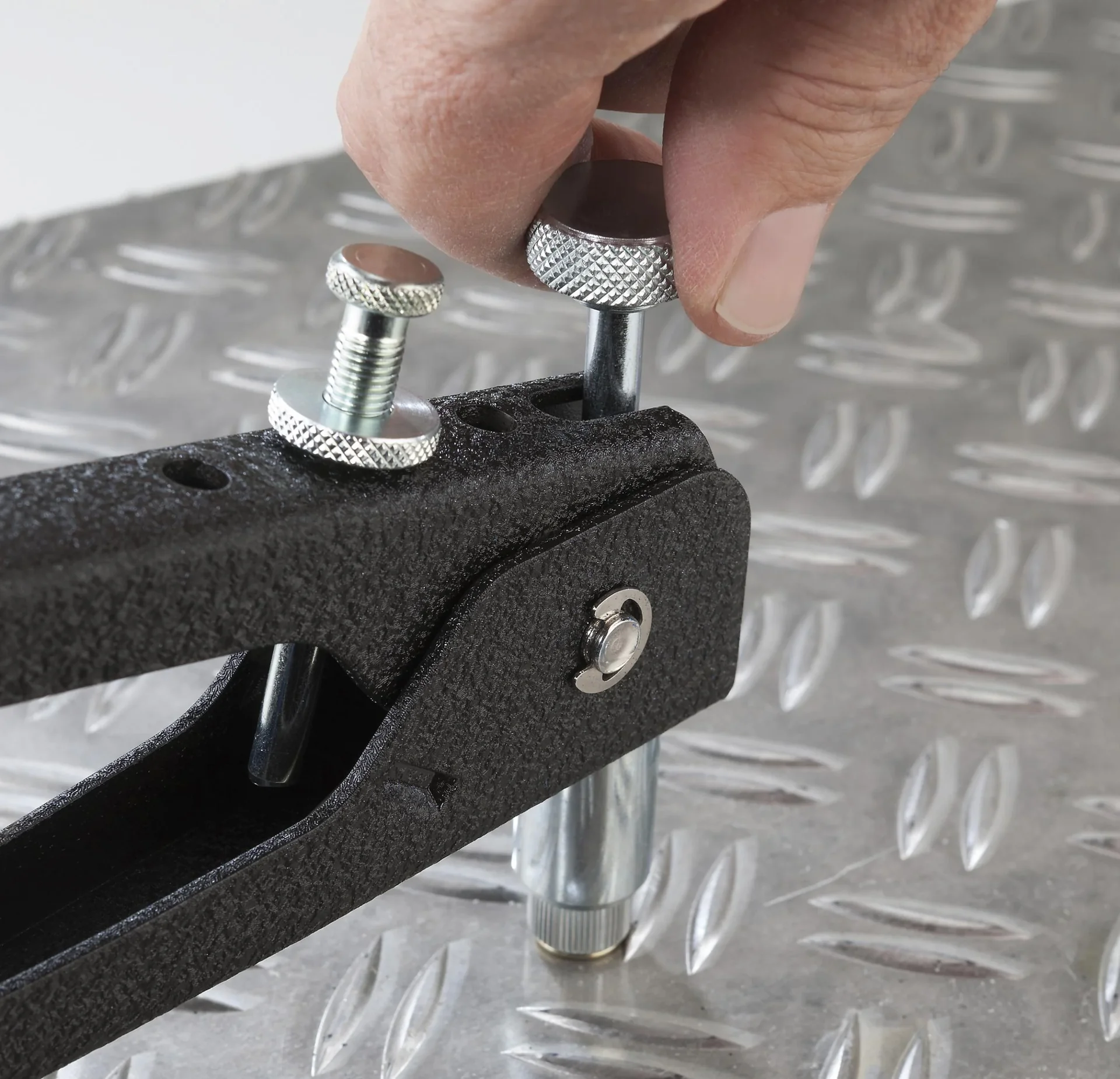 Mutternnietzange für M3 - M8 - 3