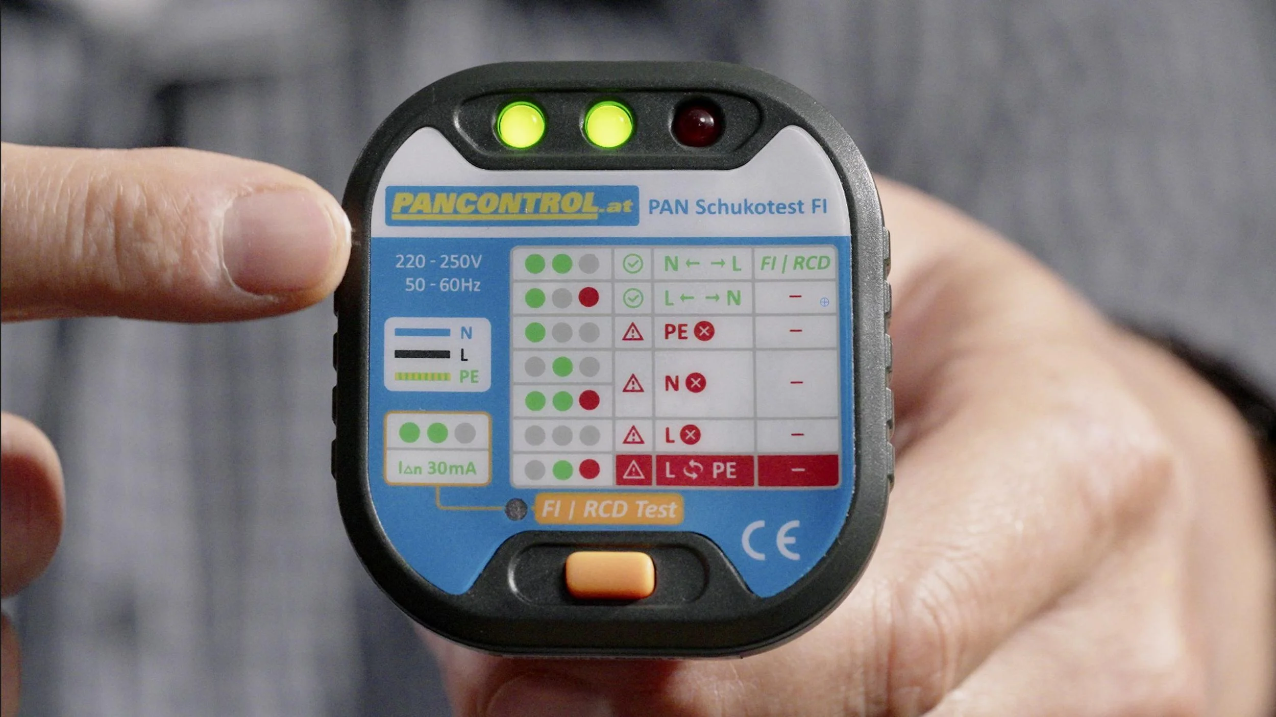 Steckdosen-Prüfer + 30mA FI-Test - 3