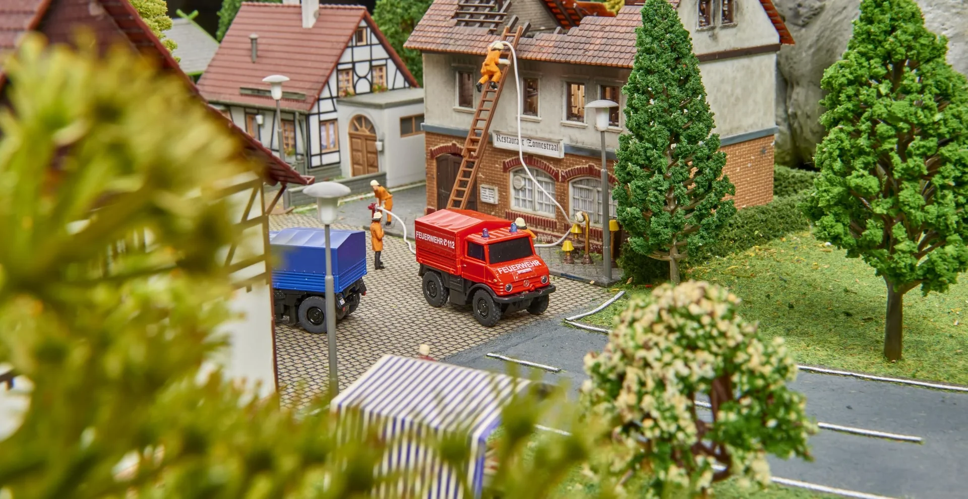 Fahrzeug MB Unimog U406 Feuerwehr 2.4 G 100 % 1:87 - 2