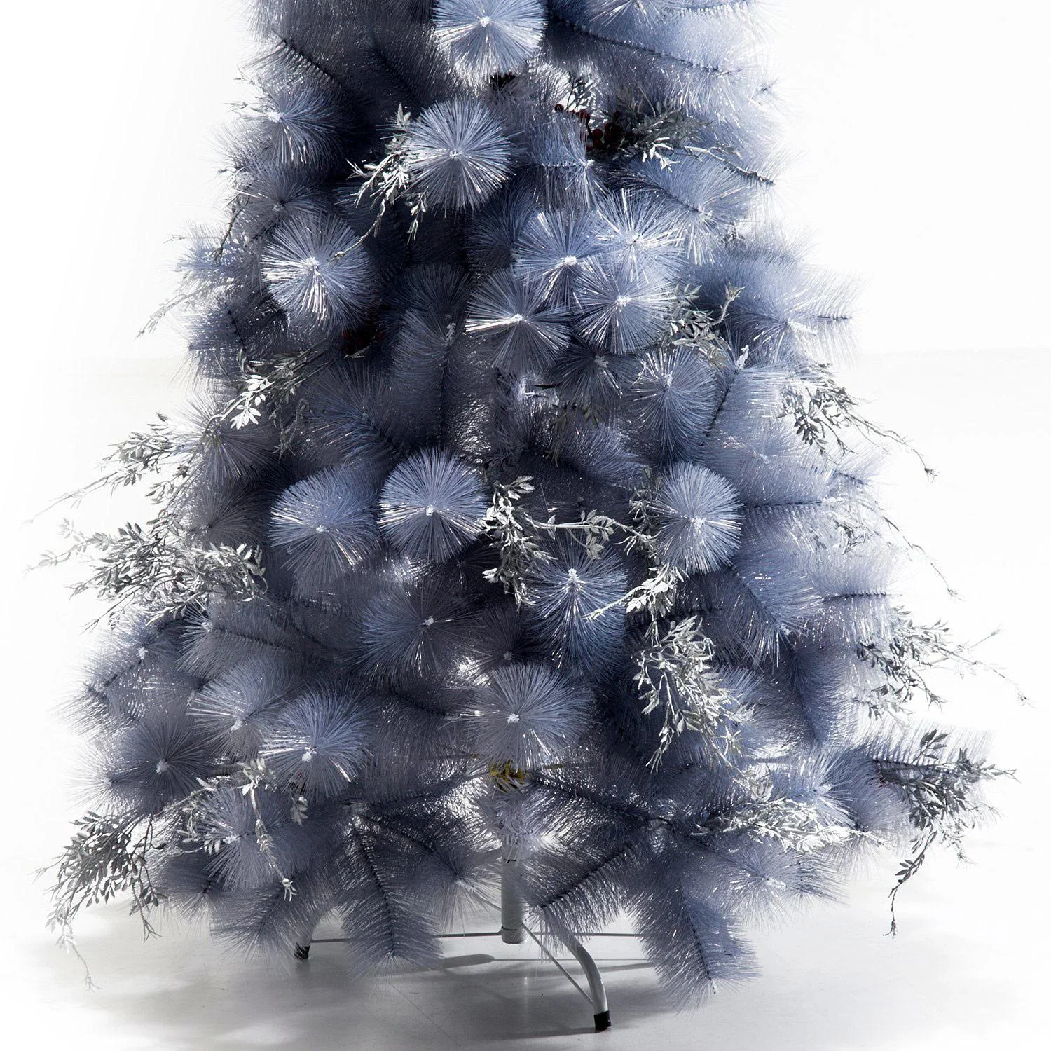 Künstlicher Weihnachtsbaum mit silber Zweigen und roten Beeren - 0