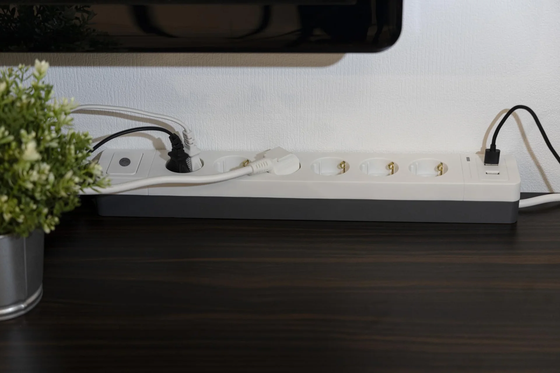 3fach Steckdosenleiste mit Kombistecksystem - 2