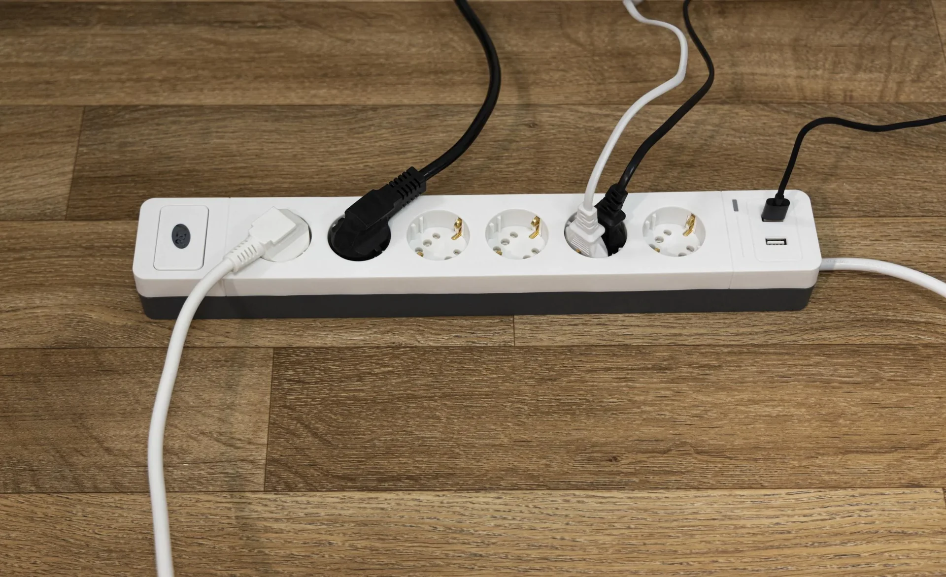 3fach Steckdosenleiste mit Kombistecksystem - 8