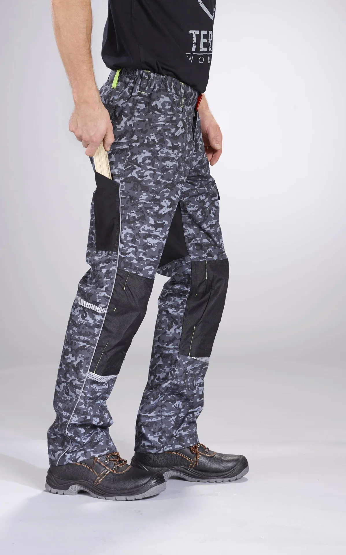 Bundhose mit Pixelprint, Gr.48 - 8